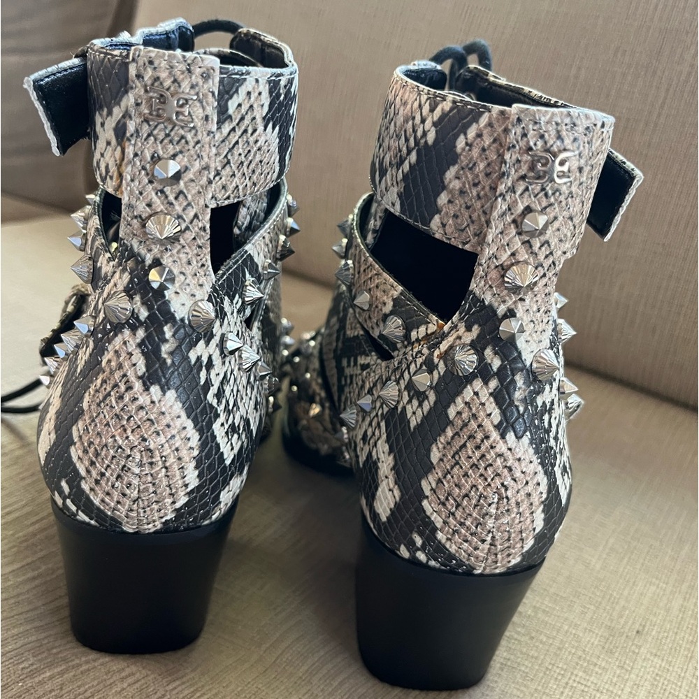 Sam Edelman Elana, snake skin, cut out studded boots. Size 7.5 NWOT - Picture 5 of 8